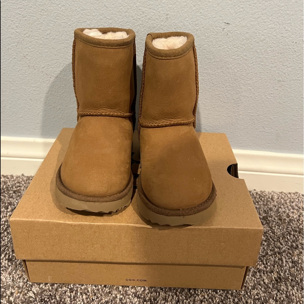 Brand new never worn toddler girls chestnut UGG size 7